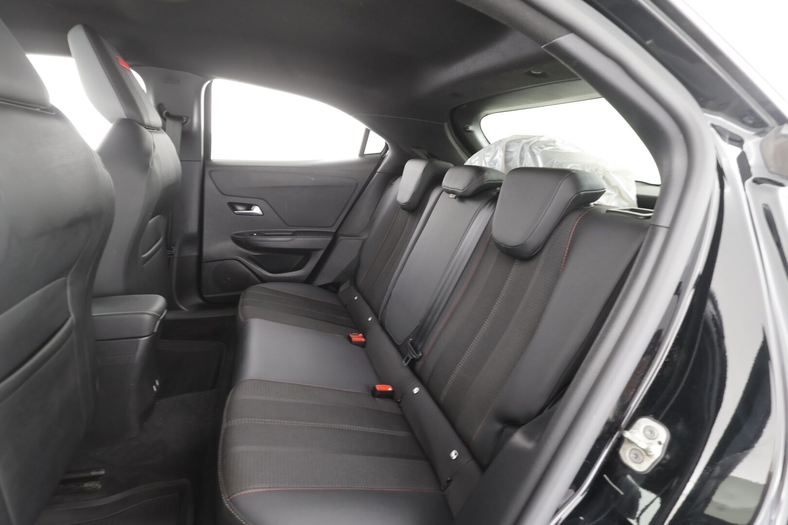 Opel Mokka 2022 Innovation Plus 136 automaatti - ILP | LED | Kamera | Apple & Android | Lämm. ohjauspyörä | Osanahat | Vakionopeudensäädin | Kaistavahti |  Merkkihuollot | 2xlaturit 