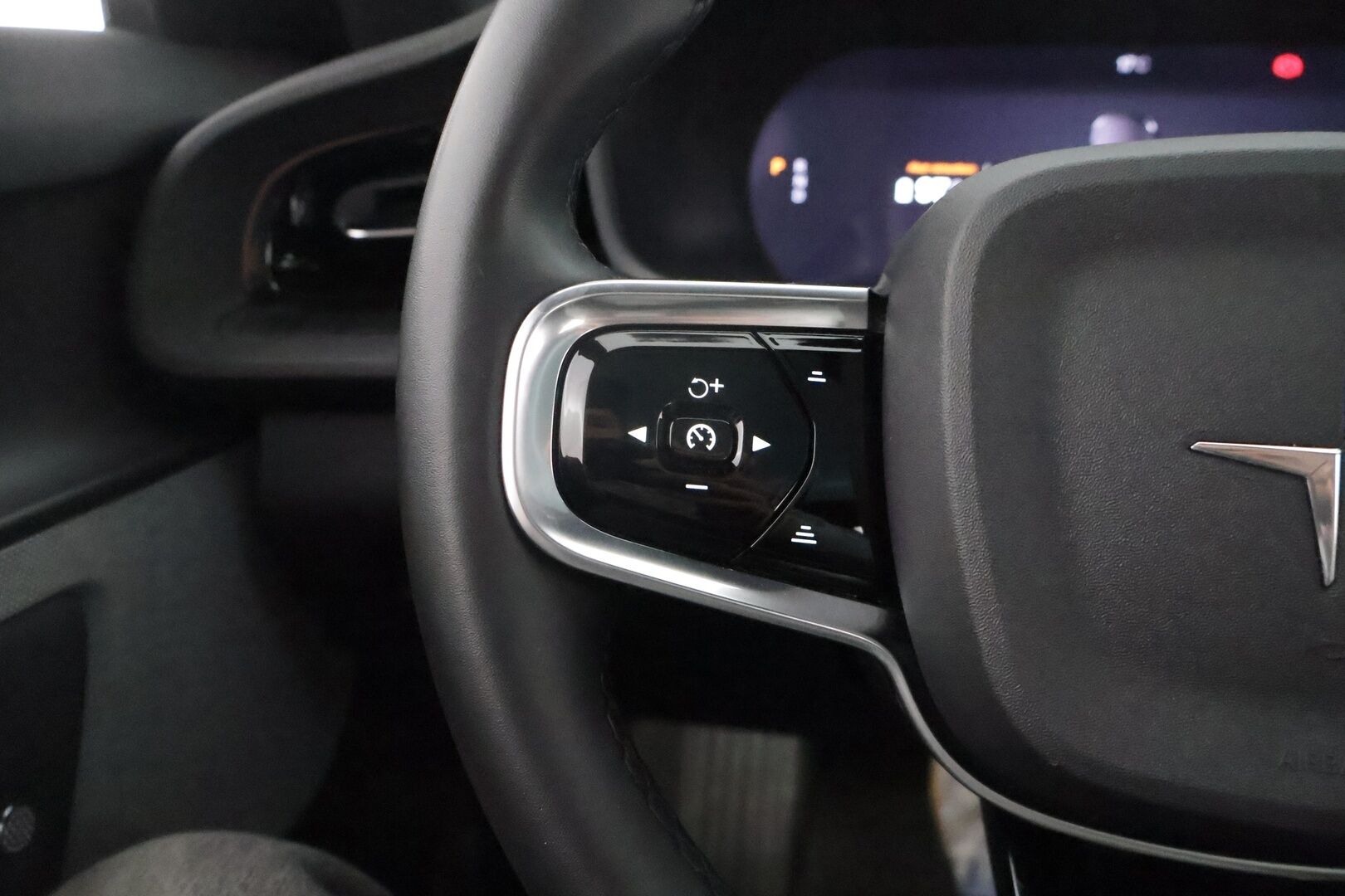 POLESTAR 2 2021 Long Range Dual Motor, 300kW, 78kWh ** Pilot&Plus paketit / Koukku / Adapt.vakkari / 360 kamera / Pixel LED / Lasikatto - Akku kuntotarkistettu! / H&K / Keyless / Navi / Merkkihuollot