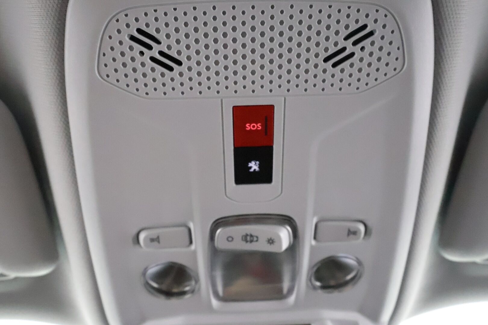 PEUGEOT E-2008 2022 Allure Pack 50 kWh 136 Automaatti **Lämpöpumppu / LED-valot / P.Kamera / Vakkari / Digimittaristo / Kaistavahti** - Kahdet Renkaat