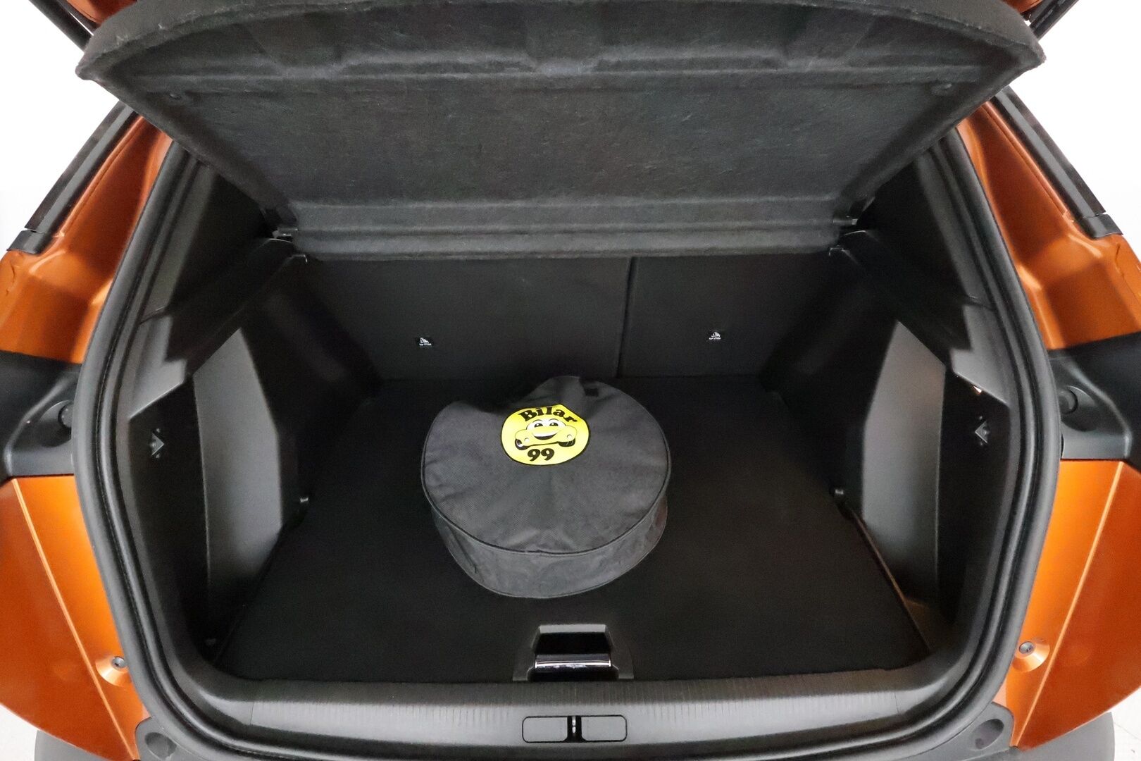 PEUGEOT E-2008 2022 Allure Pack 50 kWh 136 Automaatti **Lämpöpumppu / LED-valot / P.Kamera / Vakkari / Digimittaristo / Kaistavahti** - Akku kuntotarkastettu / Kahdet Renkaat - Osta nyt, maksa vasta ensi vuonna