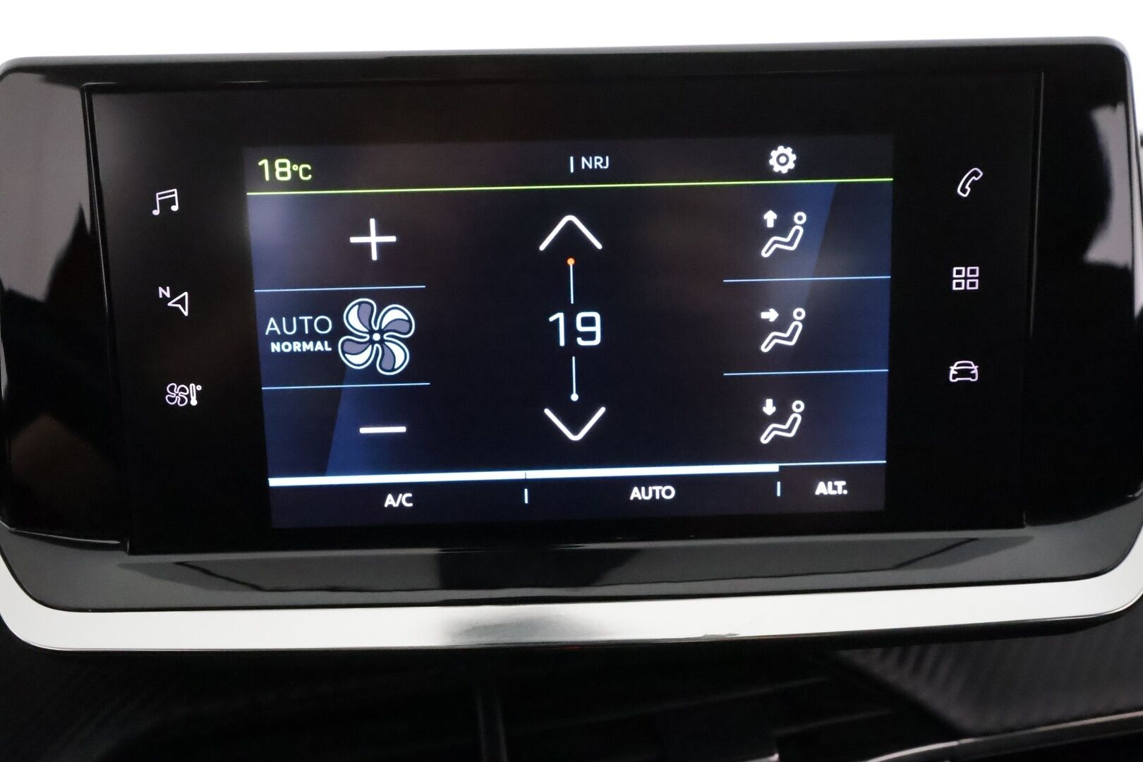 PEUGEOT E-2008 2022 Allure Pack 50 kWh 136 Automaatti **Lämpöpumppu / LED-valot / P.Kamera / Vakkari / Digimittaristo / Kaistavahti** - Kahdet Renkaat