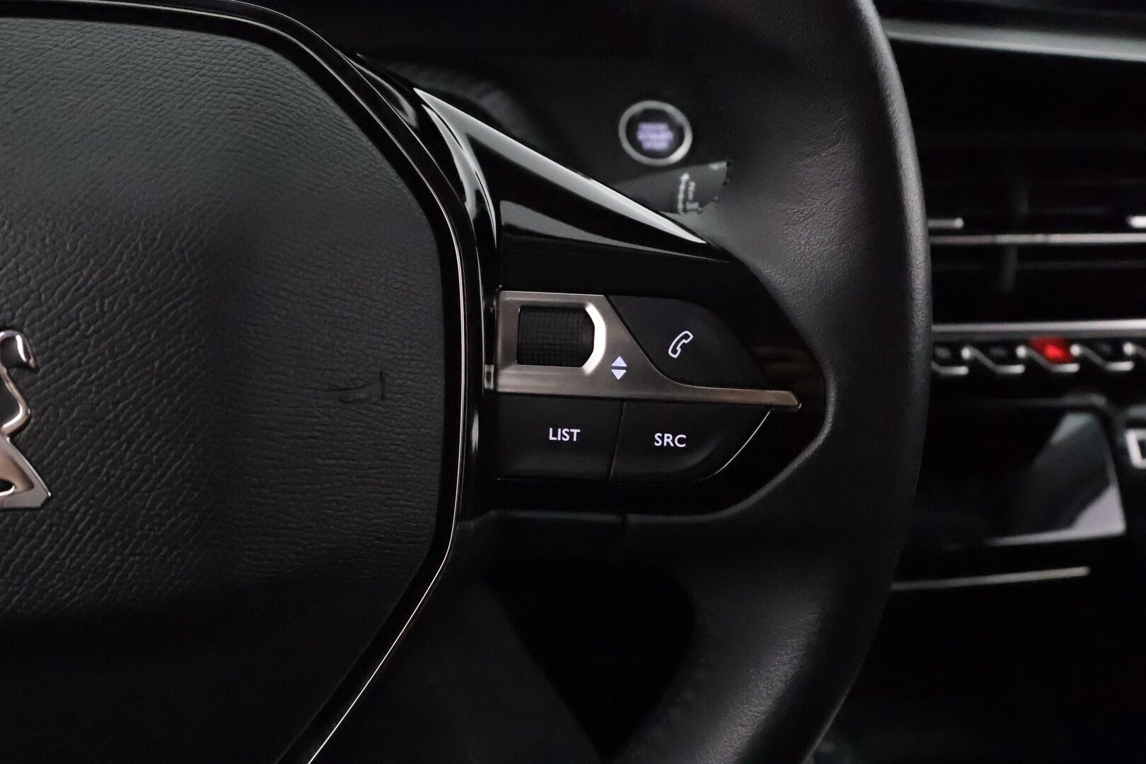 PEUGEOT E-2008 2022 Allure Pack 50 kWh 136 Automaatti **Lämpöpumppu / LED-valot / P.Kamera / Vakkari / Digimittaristo / Kaistavahti** - Akku kuntotarkastettu / Kahdet Renkaat - Osta nyt, maksa vasta ensi vuonna