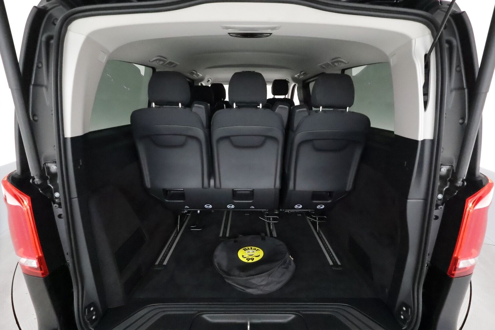 MERCEDES-BENZ EQV 2023 300 keskipitkä **Vakkari / P.kamera / ALV / Navi / ILS-LED / 7P / Sähköovet** - 3,99 % KORKOTARJOUS TÄHÄN AUTOON - 