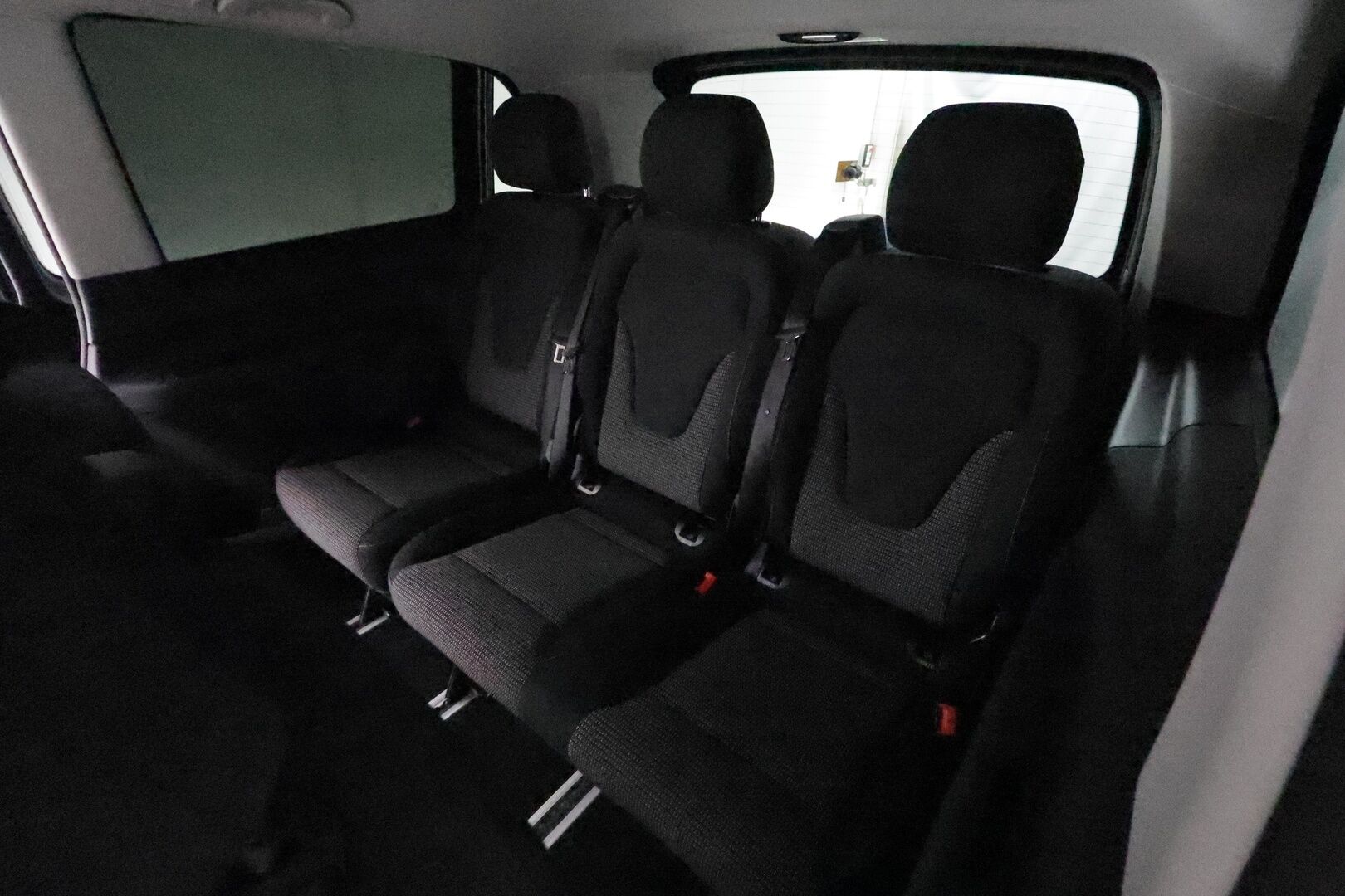 MERCEDES-BENZ EQV 2023 300 keskipitkä **Vakkari / P.kamera / ALV / Navi / ILS-LED / 7P / Sähköovet** - 3,99 % KORKOTARJOUS TÄHÄN AUTOON - 
