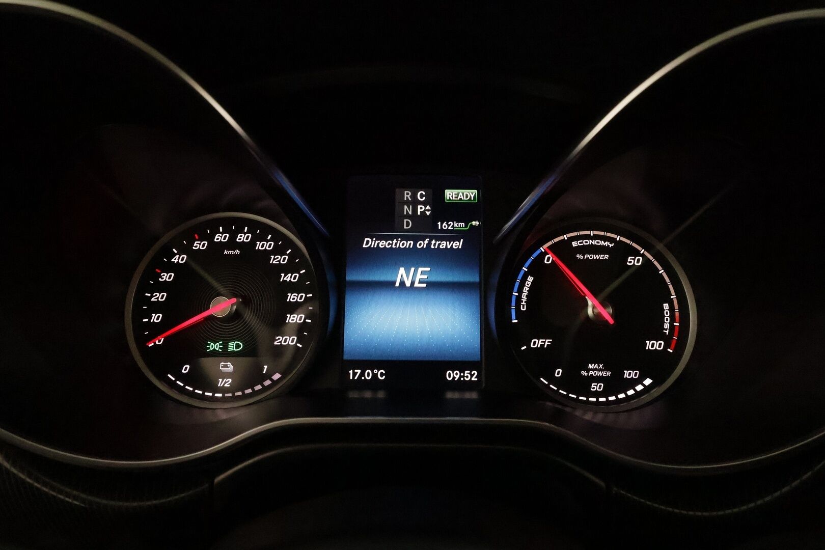 MERCEDES-BENZ EQV 2023 300 keskipitkä **Vakkari / P.kamera / ALV / Navi / ILS-LED / 7P / Sähköovet** - 3,99 % KORKOTARJOUS TÄHÄN AUTOON - 