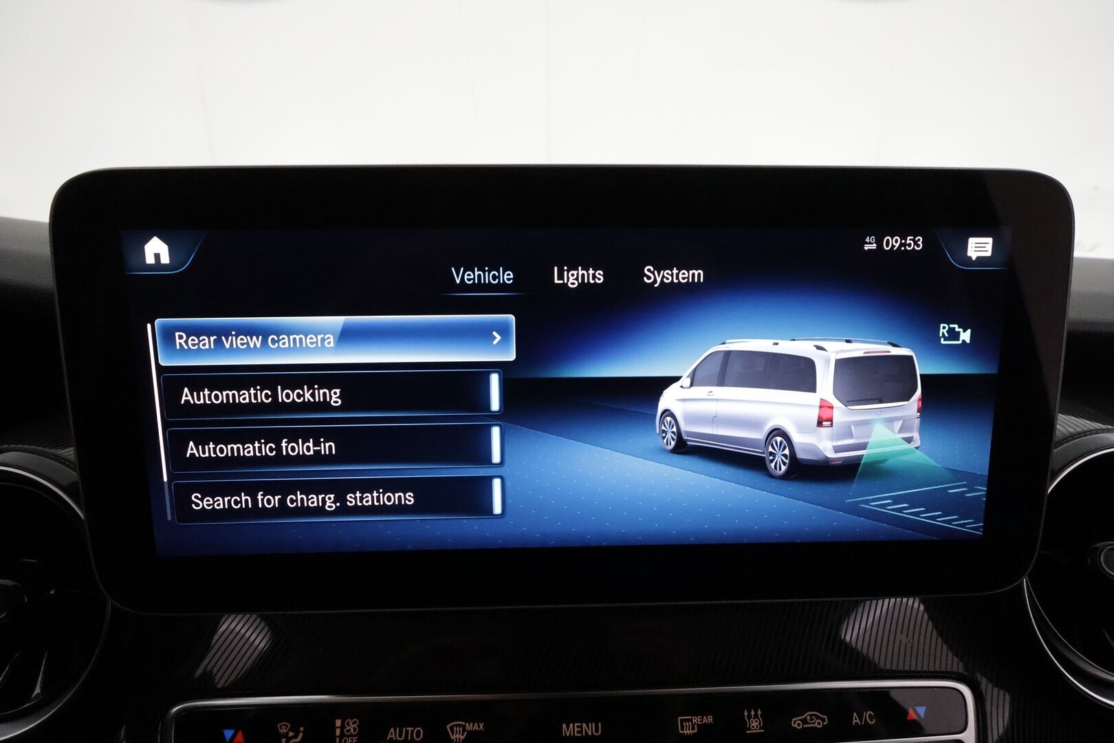 MERCEDES-BENZ EQV 2023 300 keskipitkä **Vakkari / P.kamera / ALV / Navi / ILS-LED / 7P / Sähköovet** - 3,99 % KORKOTARJOUS TÄHÄN AUTOON - 