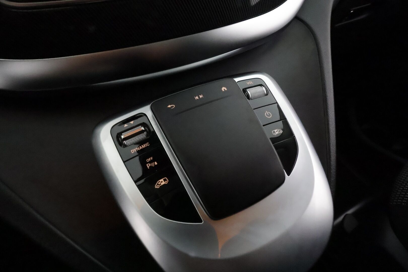 MERCEDES-BENZ EQV 2023 300 keskipitkä **Vakkari / P.kamera / ALV / Navi / ILS-LED / 7P / Sähköovet** - 3,99 % KORKOTARJOUS TÄHÄN AUTOON - 