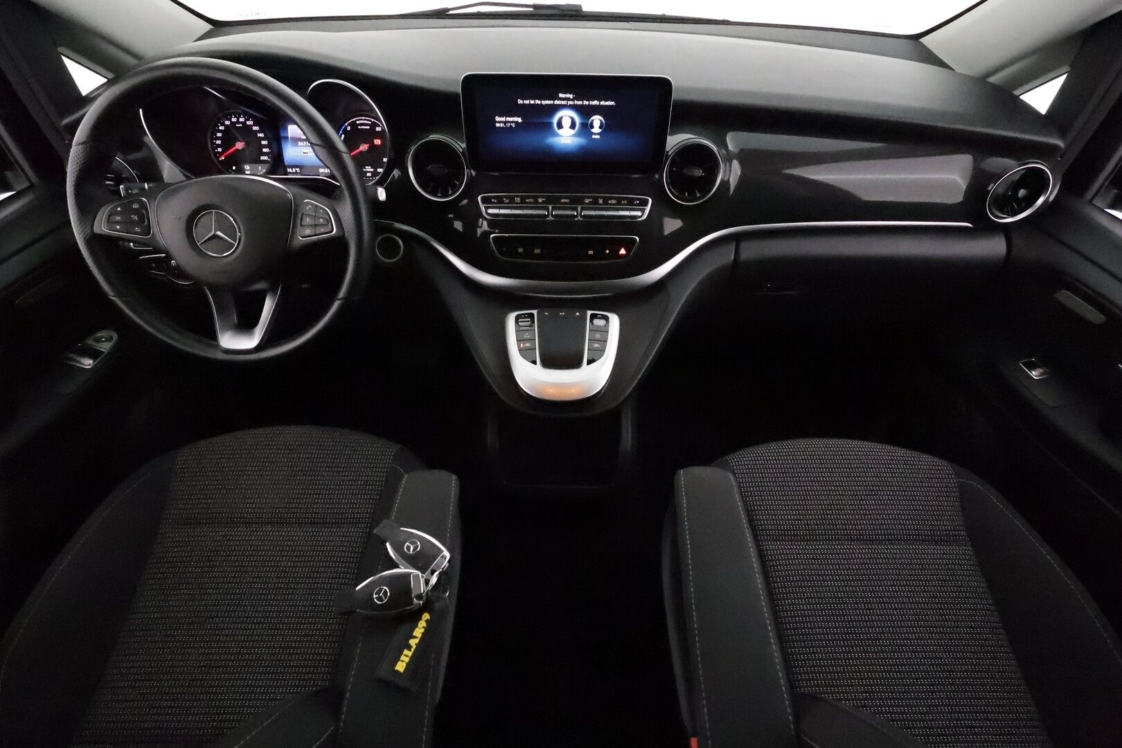 MERCEDES-BENZ EQV 2023 300 keskipitkä **Vakkari / P.kamera / ALV / Navi / ILS-LED / 7P / Sähköovet** - 3,99 % KORKOTARJOUS TÄHÄN AUTOON - 