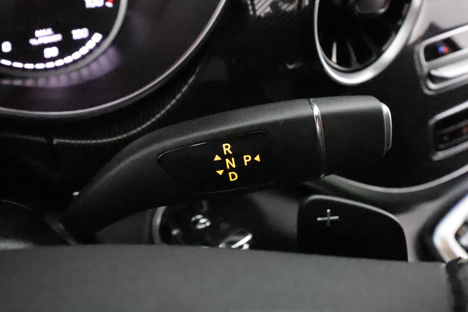 MERCEDES-BENZ EQV 2023 300 keskipitkä **Vakkari / P.kamera / ALV / Navi / ILS-LED / 7P / Sähköovet** - 3,99 % KORKOTARJOUS TÄHÄN AUTOON - 