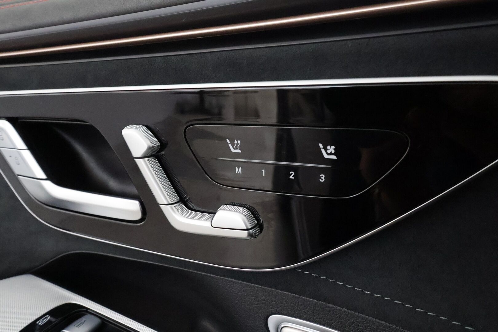 MERCEDES-BENZ EQE 2023 53 AMG 4MATIC+ **Hyperscreen / Panorama / HUD / Burmester / Distronic+ / Nelipyöräojaus / Hierovat&Ilmastoidut penkit** - Akku kuntotarkastettu! / Digital Light / Apple&Android / Keyless / 360 Kamera