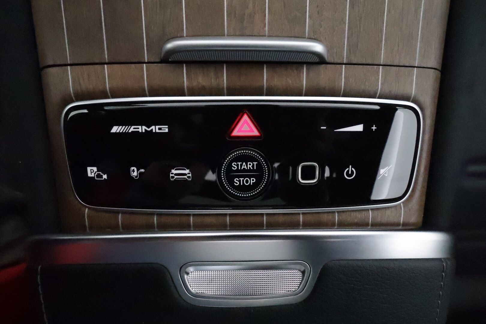 MERCEDES-BENZ EQE 2023 53 AMG 4MATIC+ **Hyperscreen / Panorama / HUD / Burmester / Distronic+ / Nelipyöräojaus / Hierovat&Ilmastoidut penkit** - Akku kuntotarkastettu! / Digital Light / Apple&Android / Keyless / 360 Kamera