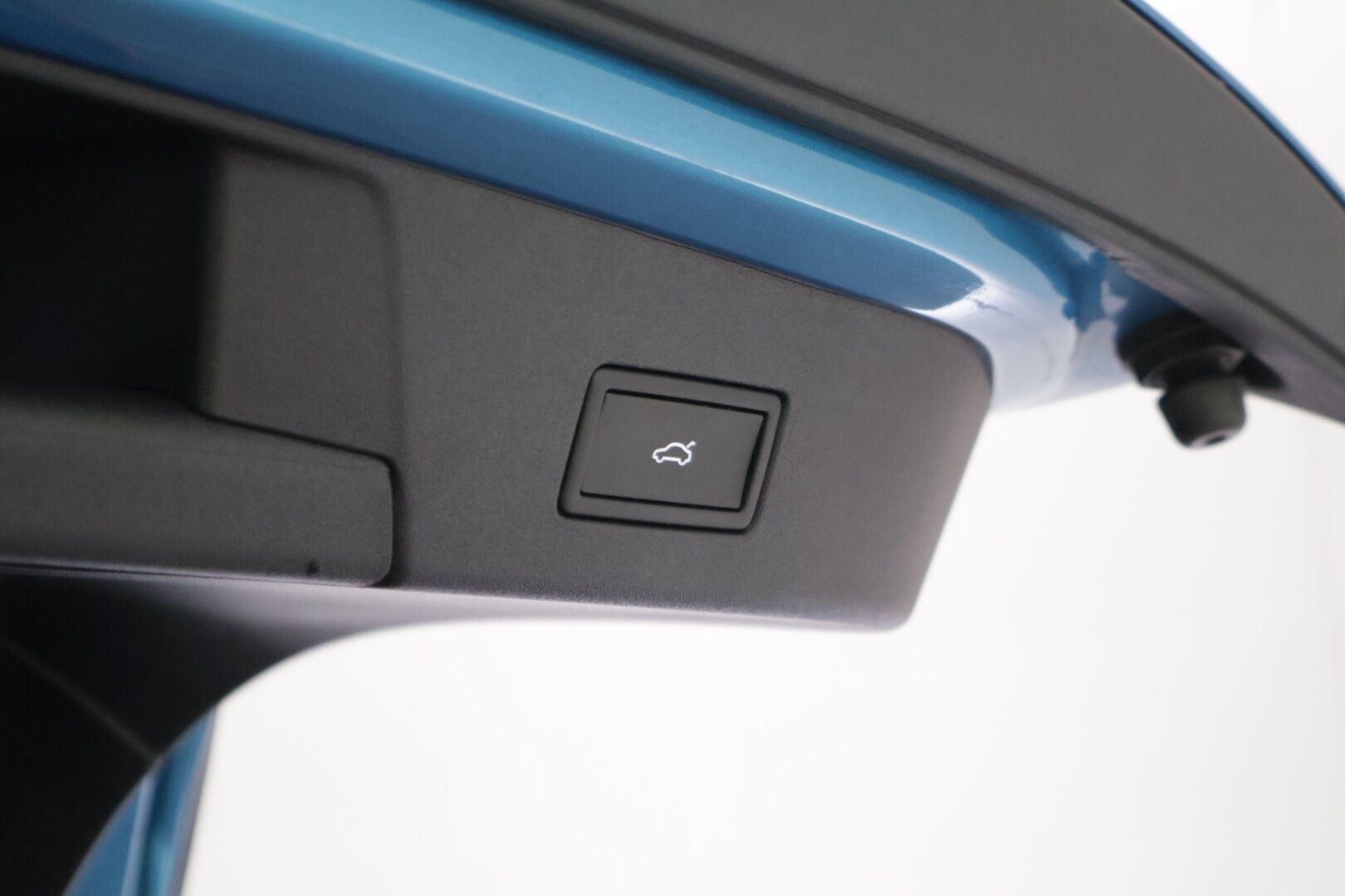 VOLKSWAGEN ID.5 2025 Pro  **ACC / HUD / H&K / Koukku / 360° / ILP / Muistipenkit hieronnalla / IQ.Light / Facelift** - Akku kuntotarkastettu SoH 99,6% / 5v/100tkm Jatkotakuu / Kahdet renkaat aluvanteilla