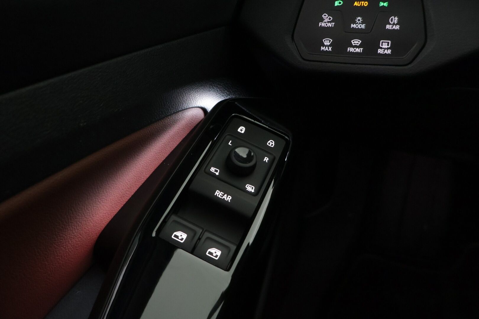 VOLKSWAGEN ID.5 2025 Pro  **ACC / HUD / H&K / Koukku / 360° / ILP / Muistipenkit hieronnalla / IQ.Light / Facelift** - Akku kuntotarkastettu SoH 99,6% / 5v/100tkm Jatkotakuu / Kahdet renkaat aluvanteilla