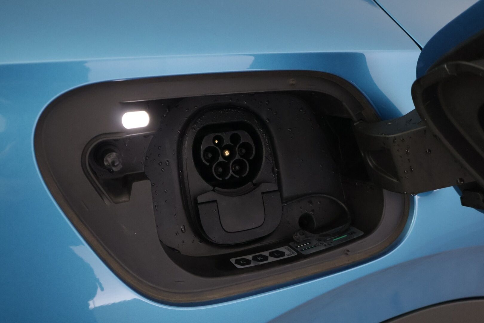 VOLKSWAGEN ID.5 2025 Pro  **ACC / HUD / H&K / Koukku / 360° / ILP / Muistipenkit hieronnalla / IQ.Light / Facelift** - Akku kuntotarkastettu SoH 99,6% / 5v/100tkm Jatkotakuu / Kahdet renkaat aluvanteilla