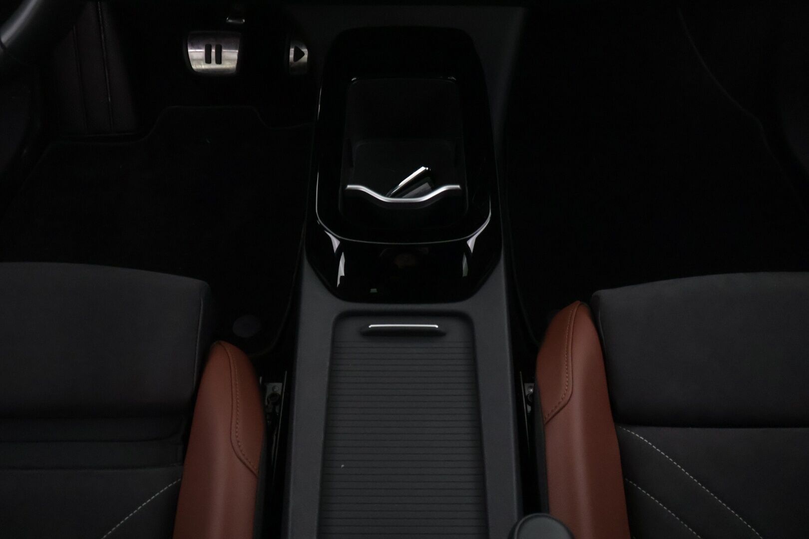 VOLKSWAGEN ID.5 2025 Pro  **ACC / HUD / H&K / Koukku / 360° / ILP / Muistipenkit hieronnalla / IQ.Light / Facelift** - Akku kuntotarkastettu SoH 99,6% / 5v/100tkm Jatkotakuu / Kahdet renkaat aluvanteilla