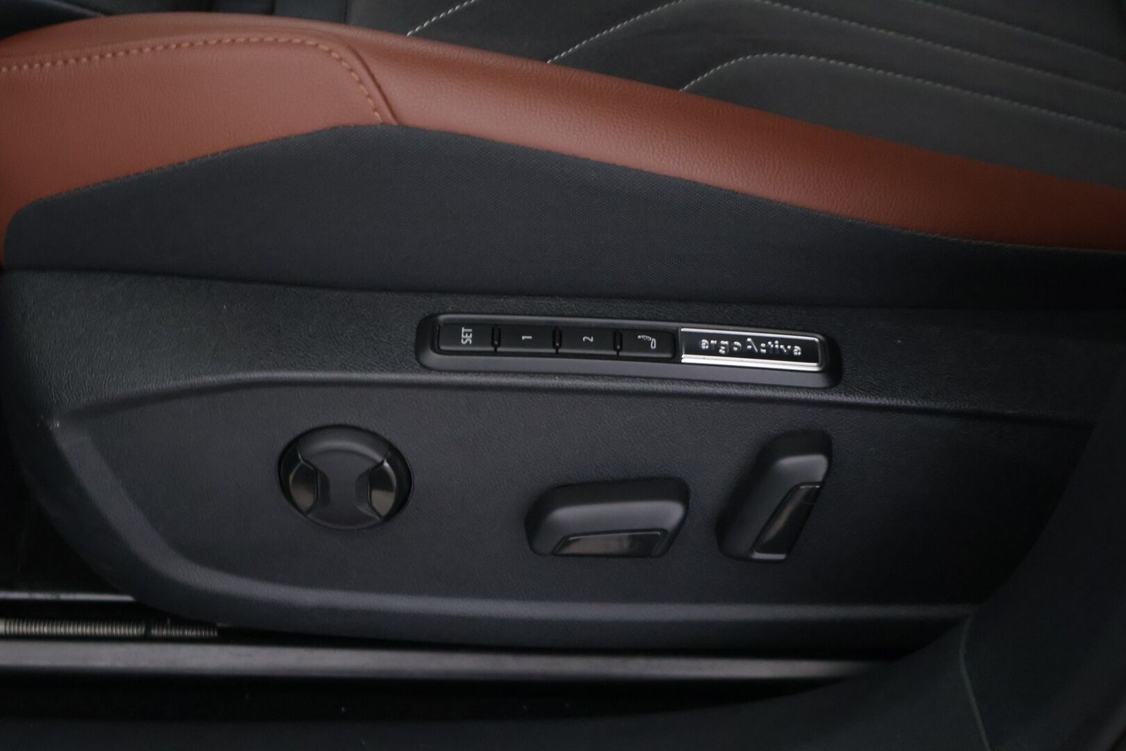 VOLKSWAGEN ID.5 2025 Pro  **ACC / HUD / H&K / Koukku / 360° / ILP / Muistipenkit hieronnalla / IQ.Light / Facelift** - Akku kuntotarkastettu SoH 99,6% / 5v/100tkm Jatkotakuu / Kahdet renkaat aluvanteilla