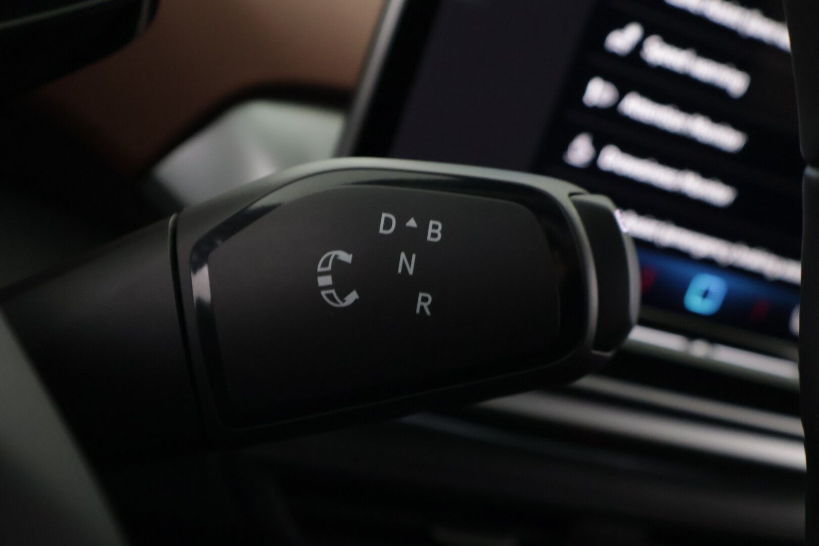 VOLKSWAGEN ID.5 2025 Pro  **ACC / HUD / H&K / Koukku / 360° / ILP / Muistipenkit hieronnalla / IQ.Light / Facelift** - Akku kuntotarkastettu SoH 99,6% / 5v/100tkm Jatkotakuu / Kahdet renkaat aluvanteilla