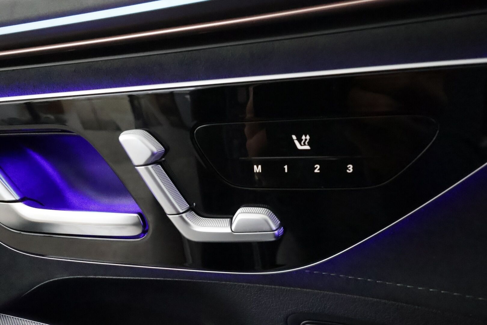 MERCEDES-BENZ EQE 2025 300 AMG *Distronic+ / P.kamera / Panorama / Muistipenkit / KeylessGo / Navi* - MY25 / Advanced+ / ALV / AMG / Puhdas Vertical