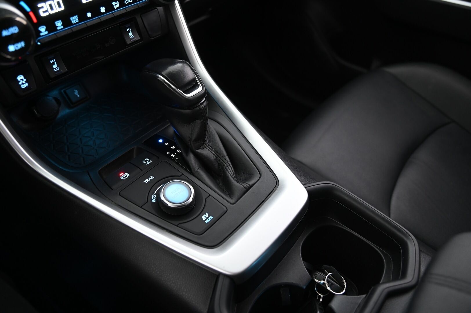 Toyota RAV4 2020 2,5 Hybrid AWD-i Executive - ACC | BLIS | Nahkapenkit Muistilla | P.Kamera | Vetokoukku | Lämmitettävä ratti | 2x Renkaat&Alumiinivanteet