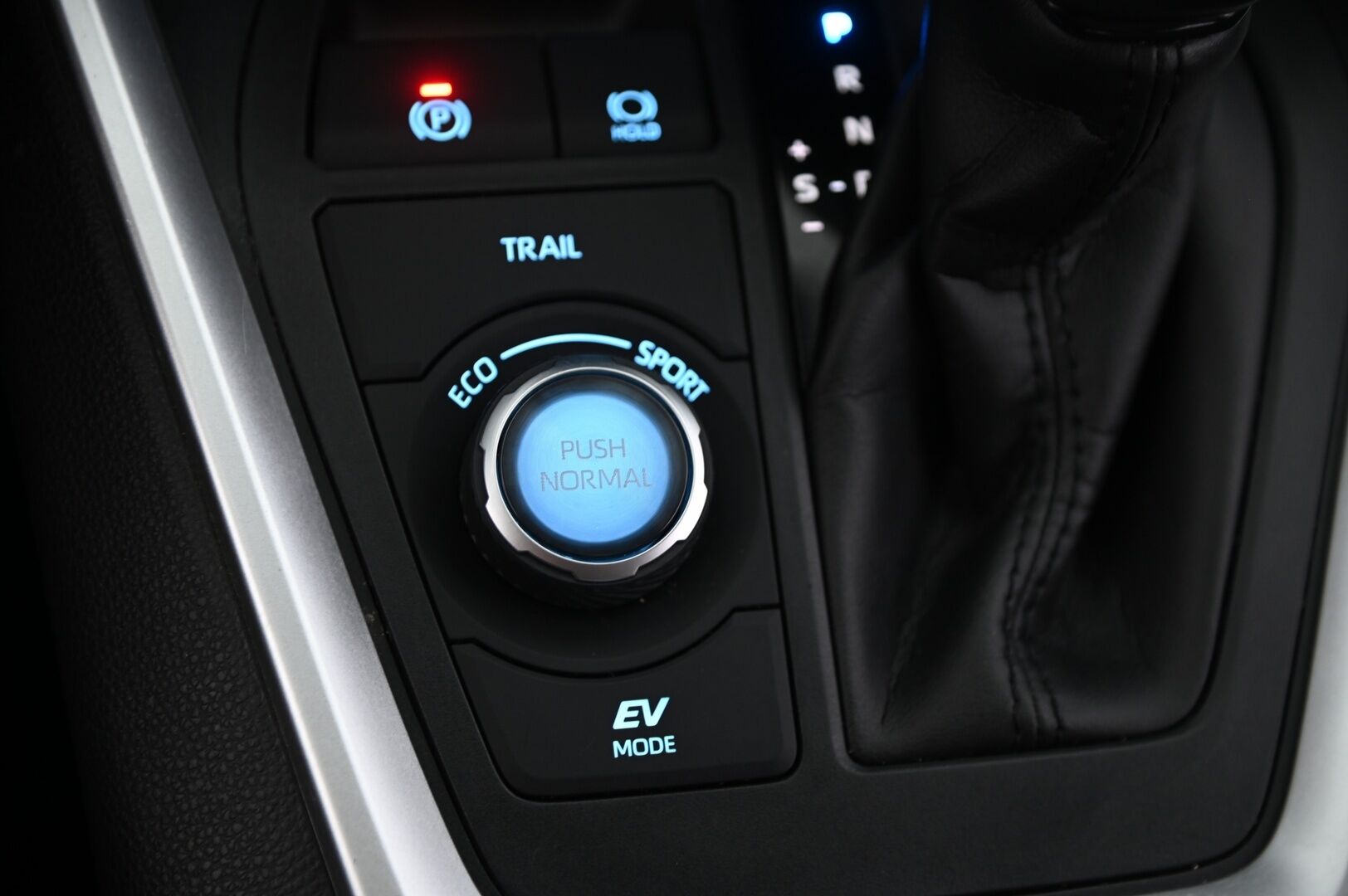 Toyota RAV4 2020 2,5 Hybrid AWD-i Executive - ACC | BLIS | Nahkapenkit Muistilla | P.Kamera | Vetokoukku | Lämmitettävä ratti | 2x Renkaat&Alumiinivanteet