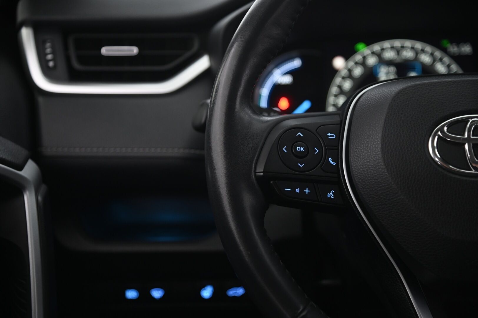 Toyota RAV4 2020 2,5 Hybrid AWD-i Executive - ACC | BLIS | Nahkapenkit Muistilla | P.Kamera | Vetokoukku | Lämmitettävä ratti | 2x Renkaat&Alumiinivanteet