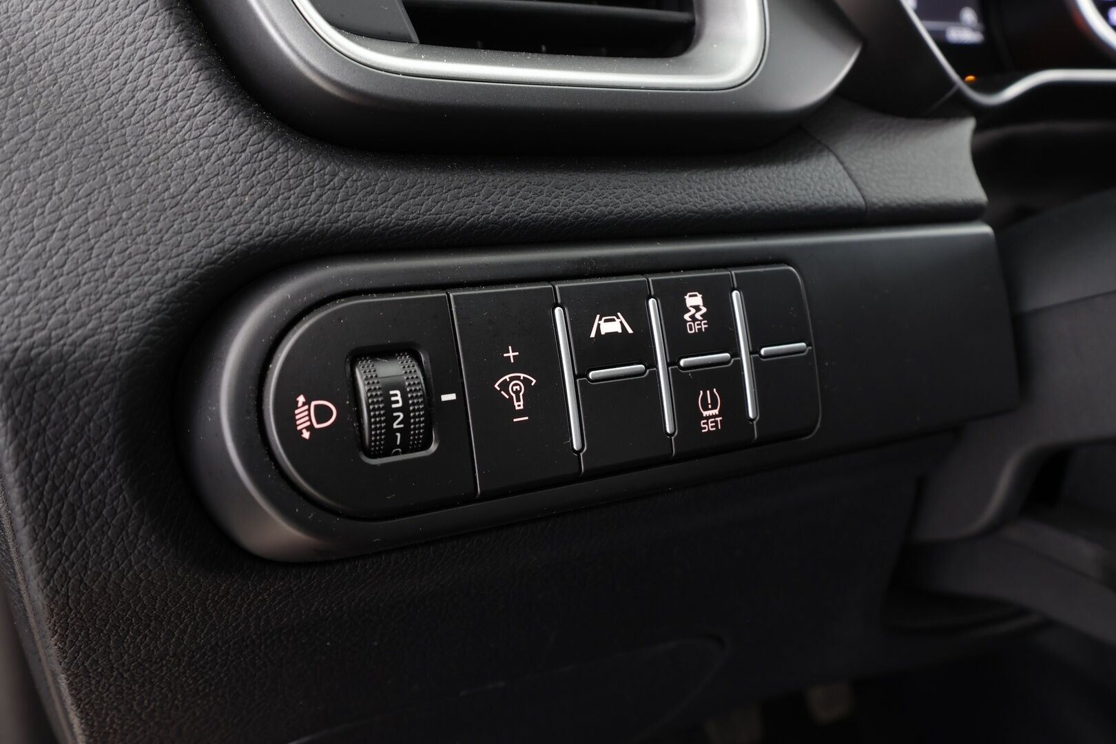 Kia Ceed 2025 1,0 T-GDI 100hv LX SW *Kamera / Navi / Vakionopeudensäädin / Apple&Android / Ratinlämmitys* - 1-Omisteinen / Tehdastakuut / Kahdet renkaat / Suomi-auto - HULLUT JOULUT KORKOTARJOUS 2,49% 