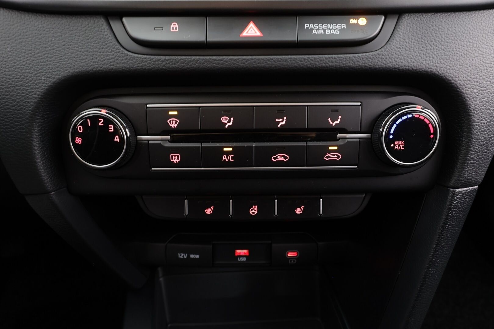 Kia Ceed 2025 1,0 T-GDI 100hv LX SW *Kamera / Navi / Vakionopeudensäädin / Apple&Android / Ratinlämmitys* - 1-Omisteinen / Tehdastakuut / Kahdet renkaat / Suomi-auto - HULLUT JOULUT KORKOTARJOUS 2,49% 