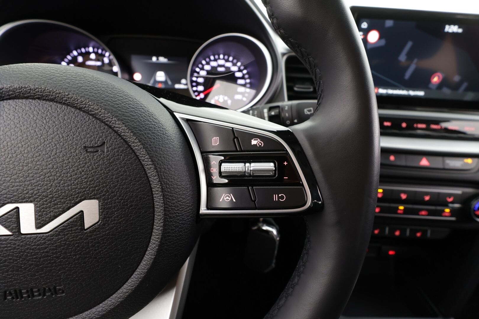 Kia Ceed 2025 1,0 T-GDI 100hv LX SW *Kamera / Navi / Vakionopeudensäädin / Apple&Android / Ratinlämmitys* - 1-Omisteinen / Tehdastakuut / Kahdet renkaat / Suomi-auto - HULLUT JOULUT KORKOTARJOUS 2,49% 