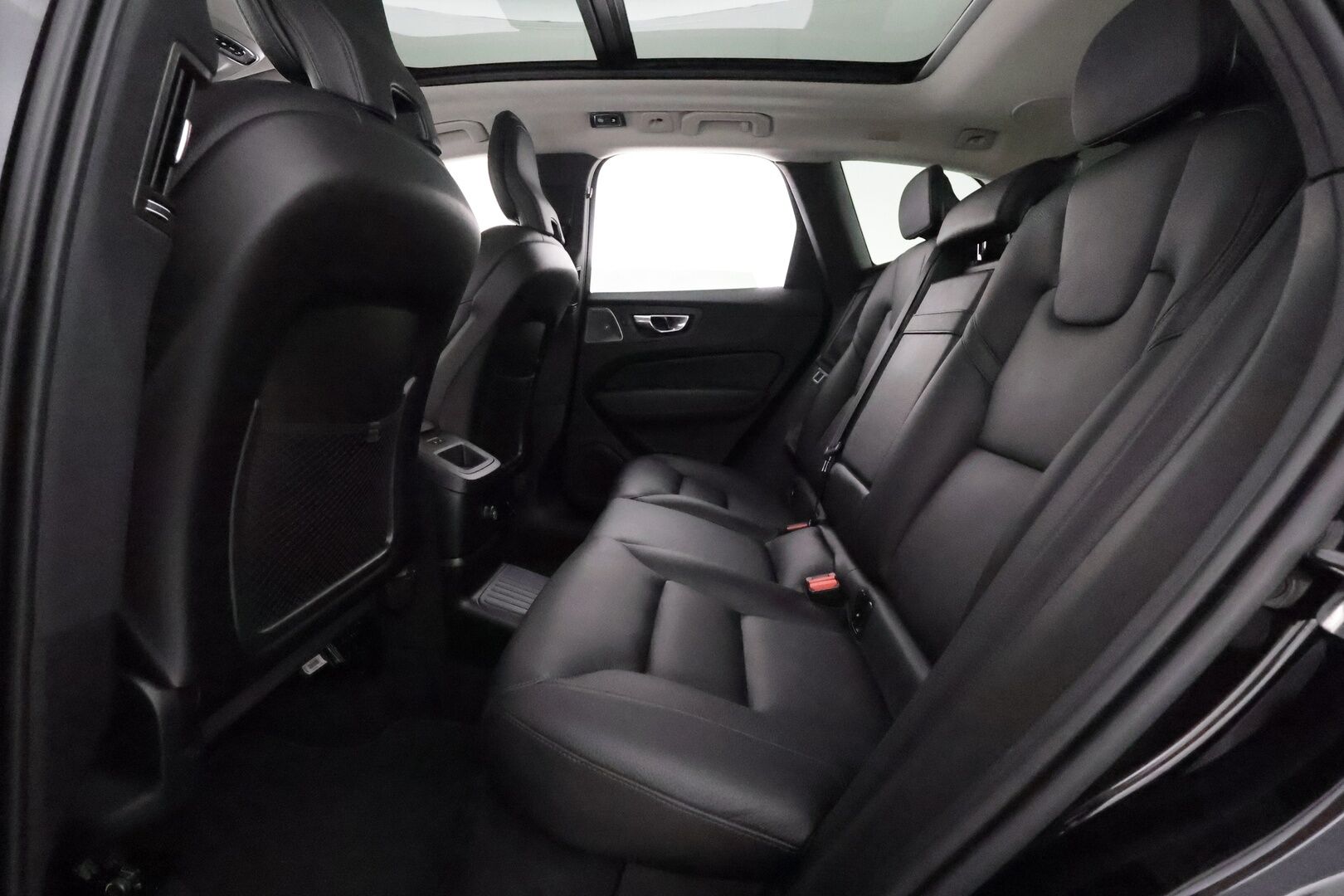 Volvo XC60 2020 T8 TwE AWD Business Inscription aut * Bowers&Wilkins / Ilma-alusta / Panorama / HUD / 360° Kamera / Adapt.Vakkari / Sporttipenkki Muistilla - 3,99 % KORKOTARJOUS TÄHÄN AUTOON - Suomi-Auto jäätävillä varusteilla!  Jakopää juuri tehty 5/25 / Full-LED / Webasto / Kaistavahti / KeylessGO / 2x Renkaat