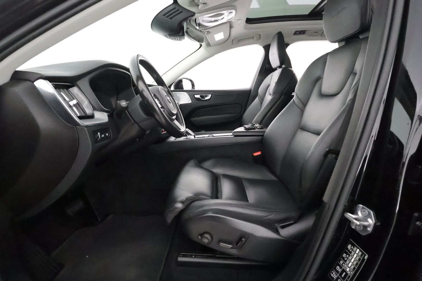 Volvo XC60 2020 T8 TwE AWD Business Inscription aut * Bowers&Wilkins / Ilma-alusta / Panorama / HUD / 360° Kamera / Adapt.Vakkari / Sporttipenkki Muistilla - 3,99 % KORKOTARJOUS TÄHÄN AUTOON - Suomi-Auto jäätävillä varusteilla!  Jakopää juuri tehty 5/25 / Full-LED / Webasto / Kaistavahti / KeylessGO / 2x Renkaat
