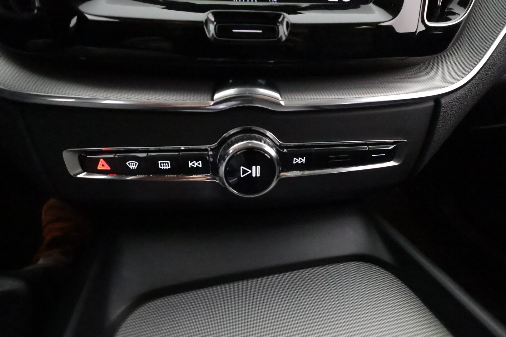 Volvo XC60 2020 T8 TwE AWD Business Inscription aut * Bowers&Wilkins / Ilma-alusta / Panorama / HUD / 360° Kamera / Adapt.Vakkari / Sporttipenkki Muistilla - 3,99 % KORKOTARJOUS TÄHÄN AUTOON - Suomi-Auto jäätävillä varusteilla!  Jakopää juuri tehty 5/25 / Full-LED / Webasto / Kaistavahti / KeylessGO / 2x Renkaat