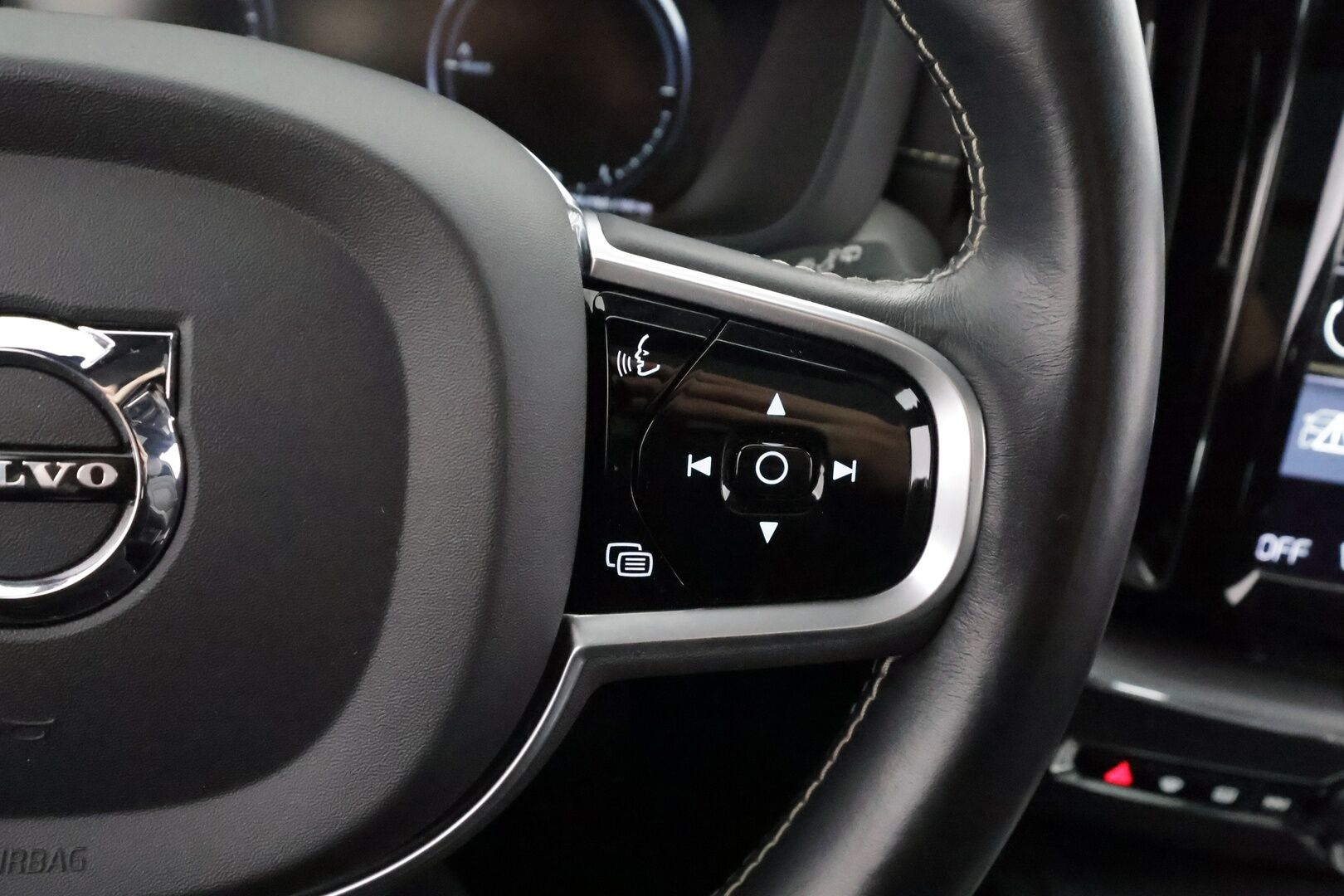 Volvo XC60 2020 T8 TwE AWD R-Design aut - | ACC | Webasto | 360° | Panorama | Muistipenkki | BLIS | Pilot Assist | Keyless | Full-LED Active | Lämm. ratti | Merkkihuollettu | 2x renkaat aluin |
