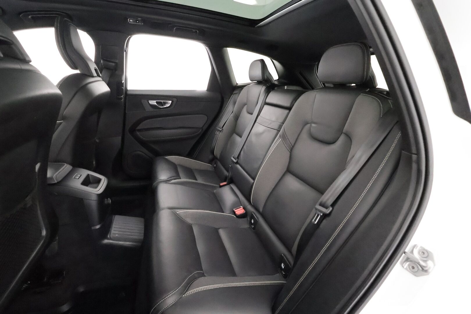 Volvo XC60 2020 T8 TwE AWD R-Design aut - | ACC | Webasto | 360° | Panorama | Muistipenkki | BLIS | Pilot Assist | Keyless | Full-LED Active | Lämm. ratti | Merkkihuollettu | 2x renkaat aluin |