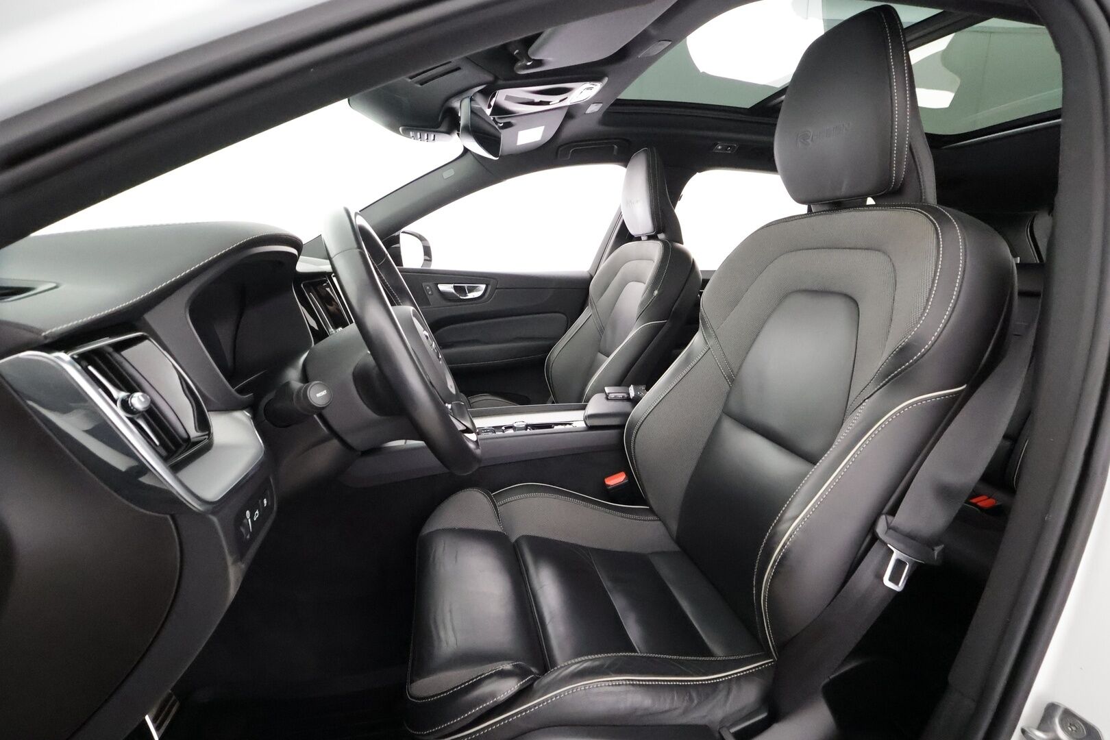 Volvo XC60 2020 T8 TwE AWD R-Design aut - | ACC | Webasto | 360° | Panorama | Muistipenkki | BLIS | Pilot Assist | Keyless | Full-LED Active | Lämm. ratti | Merkkihuollettu | 2x renkaat aluin |
