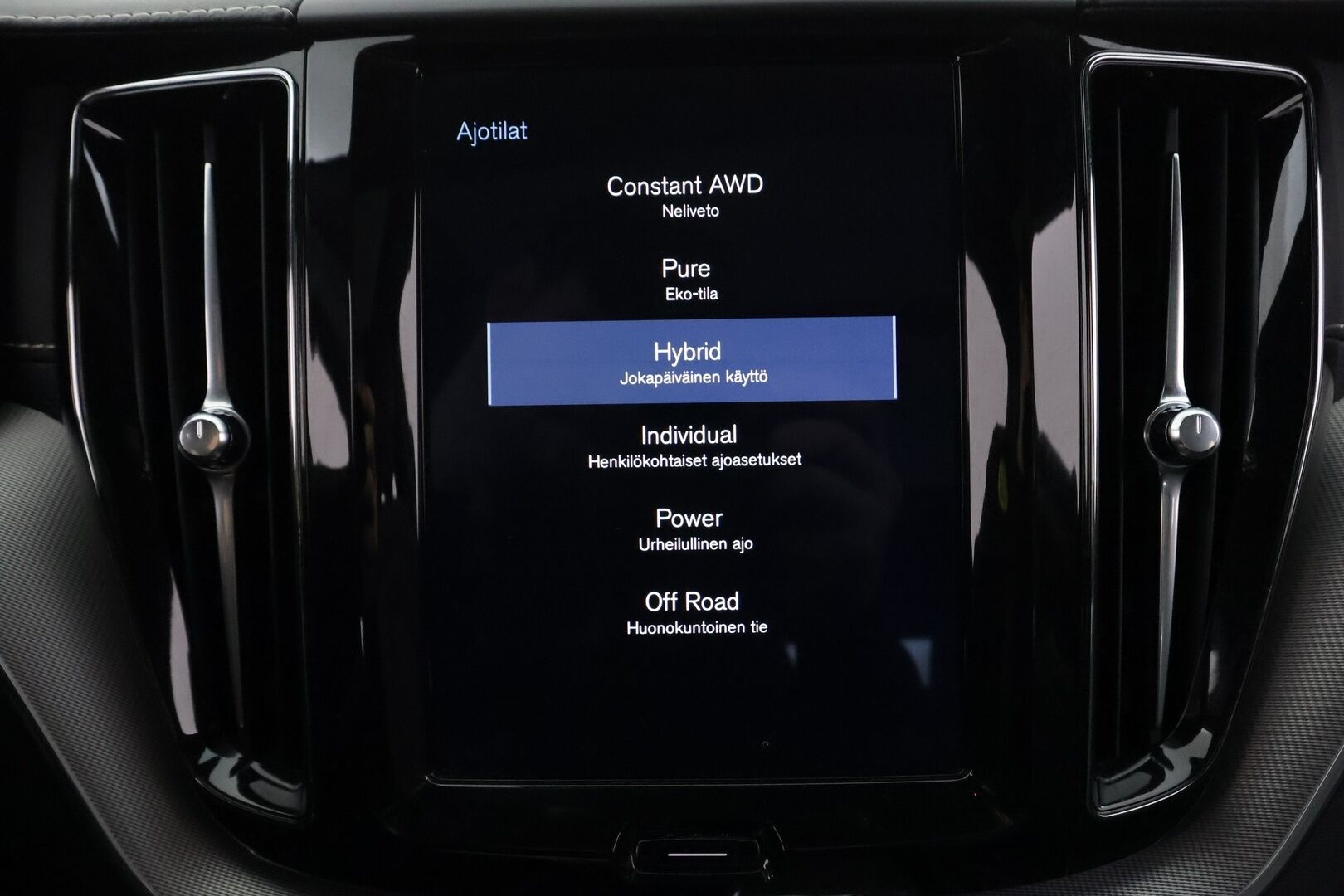 Volvo XC60 2020 T8 TwE AWD R-Design aut - | ACC | Webasto | 360° | Panorama | Muistipenkki | BLIS | Pilot Assist | Keyless | Full-LED Active | Lämm. ratti | Merkkihuollettu | 2x renkaat aluin |