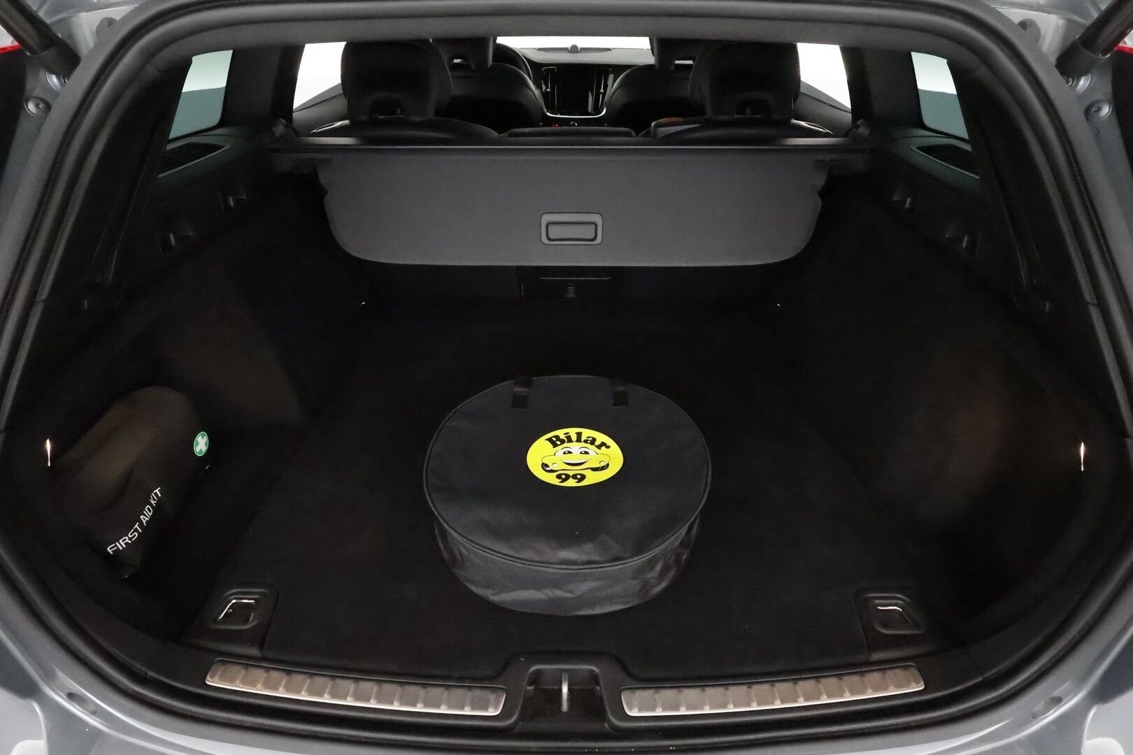 Volvo V60 2020 T8 TwE AWD Business Polestar aut **Panorama / Muistipenkki / Bowers&Wilkins / Webasto / Koukku / KeylessGo / P.kamera** - 3,99 % KORKOTARJOUS TÄHÄN AUTOON - Suomi-auto / Kahdet renkaat aluvanteilla