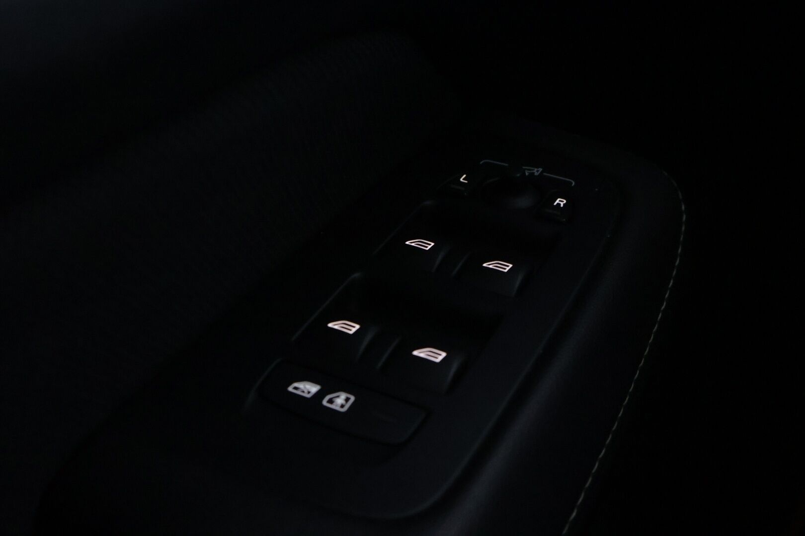 Volvo V60 2020 T8 TwE AWD R-Design Polestar Engineered aut *Bowers&Wilkins / Webasto / ACC / Panoraama / Koukku / P.kamera / BLIS / VOC* - Suomi-auto / Öhlins-alusta / Muistipenkki / Keltaiset turvavyöt / Parkkitutkat