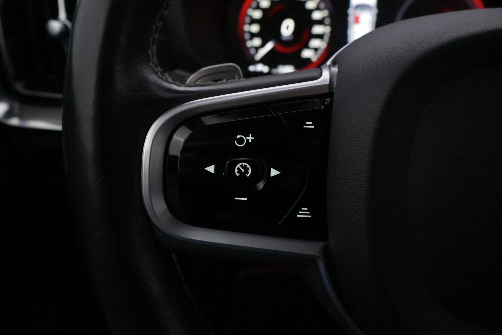 Volvo V60 2020 T8 TwE AWD R-Design Polestar Engineered aut *Bowers&Wilkins / Webasto / ACC / Panoraama / Koukku / P.kamera / BLIS / VOC* - Suomi-auto / Öhlins-alusta / Muistipenkki / Keltaiset turvavyöt / Parkkitutkat