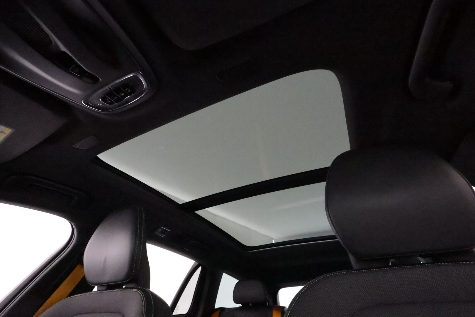 Volvo V60 2020 T8 TwE AWD Business Polestar aut **Panorama / Muistipenkki / Bowers&Wilkins / Webasto / Koukku / KeylessGo / P.kamera** - 3,99 % KORKOTARJOUS TÄHÄN AUTOON - Suomi-auto / Kahdet renkaat aluvanteilla