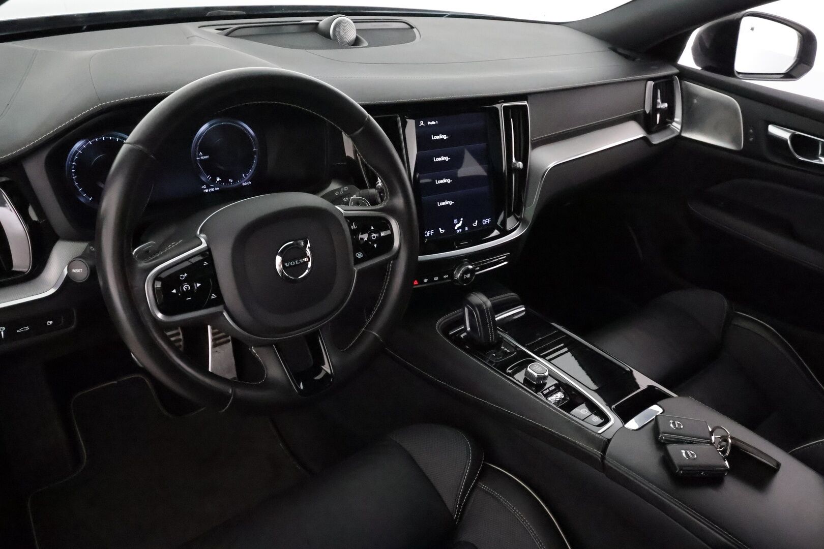Volvo V60 2020 T8 TwE AWD Business Polestar aut **Panorama / Muistipenkki / Bowers&Wilkins / Webasto / Koukku / KeylessGo / P.kamera** - 3,99 % KORKOTARJOUS TÄHÄN AUTOON - Suomi-auto / Kahdet renkaat aluvanteilla