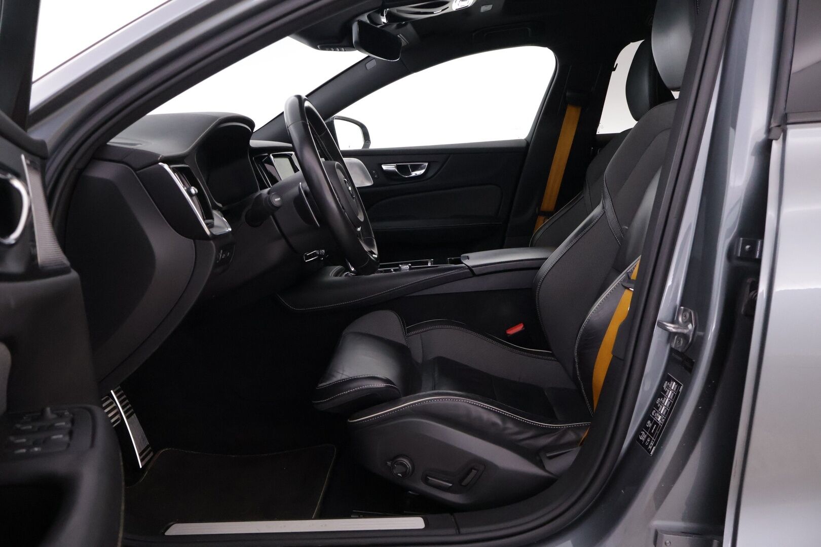 Volvo V60 2020 T8 TwE AWD R-Design Polestar Engineered aut *Bowers&Wilkins / Webasto / ACC / Panoraama / Koukku / P.kamera / BLIS / VOC* - Suomi-auto / Öhlins-alusta / Muistipenkki / Keltaiset turvavyöt / Parkkitutkat