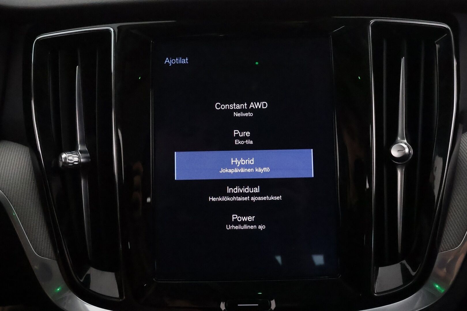 Volvo V60 2020 T8 TwE AWD Inscription aut **Webasto / Koukku / Adapt.Vakkari / Full-LED / P.Kamera / Sporttipenkki Muistilla / Navi** - Suomi-auto / Kahdet Renkaat