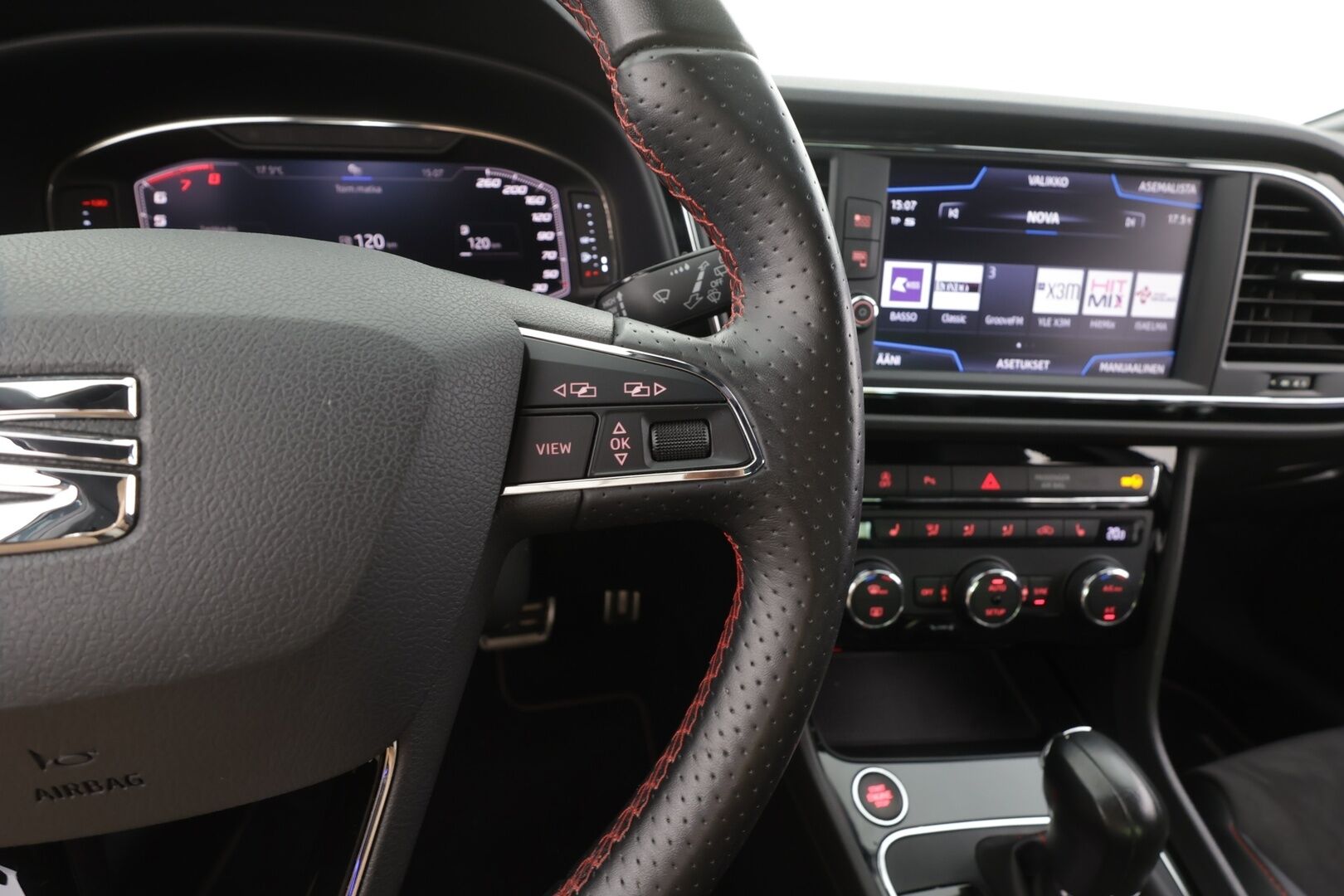 Seat Leon 2020 1,5 TSI 150 EVO FR Business Class DSG - | ACC | Koukku | Digimittaristo | Nahka-Alcantara | LED | Lane Assist | P.tutkat | Keyless | Full Link | Navi | Urheilualusta | 2x renkaat aluin | 