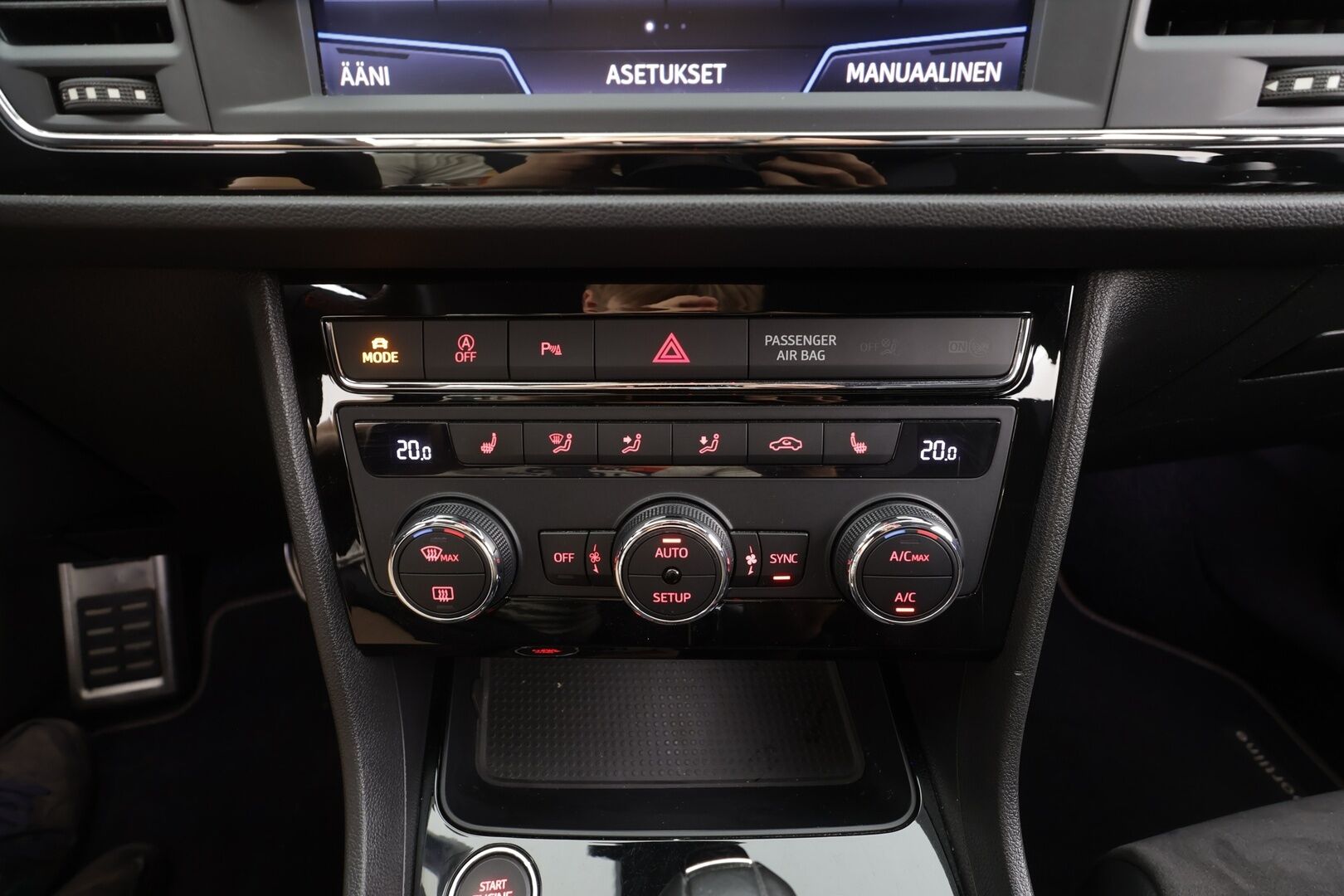 Seat Leon 2020 1,5 TSI 150 EVO FR Business Class DSG - | ACC | Koukku | Digimittaristo | Nahka-Alcantara | LED | Lane Assist | P.tutkat | Keyless | Full Link | Navi | Urheilualusta | 2x renkaat aluin | 