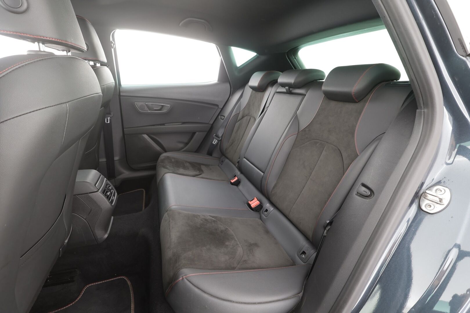 Seat Leon 2020 1,5 TSI 150 EVO FR Business Class DSG - | ACC | Koukku | Digimittaristo | Nahka-Alcantara | LED | Lane Assist | P.tutkat | Keyless | Full Link | Navi | Urheilualusta | 2x renkaat aluin | 