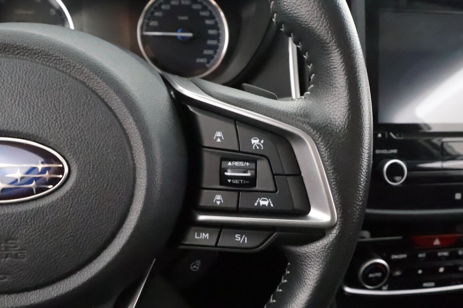 Subaru Forester 2021 2,0i e-Boxer Active CVT - | ACC | Koukku | Puolinahat sähköllä | Muistipenkki | P.kamera | SRH-LED | Lane Assist | BSM | Apple & Android | Keyless | Merkkihuollot |