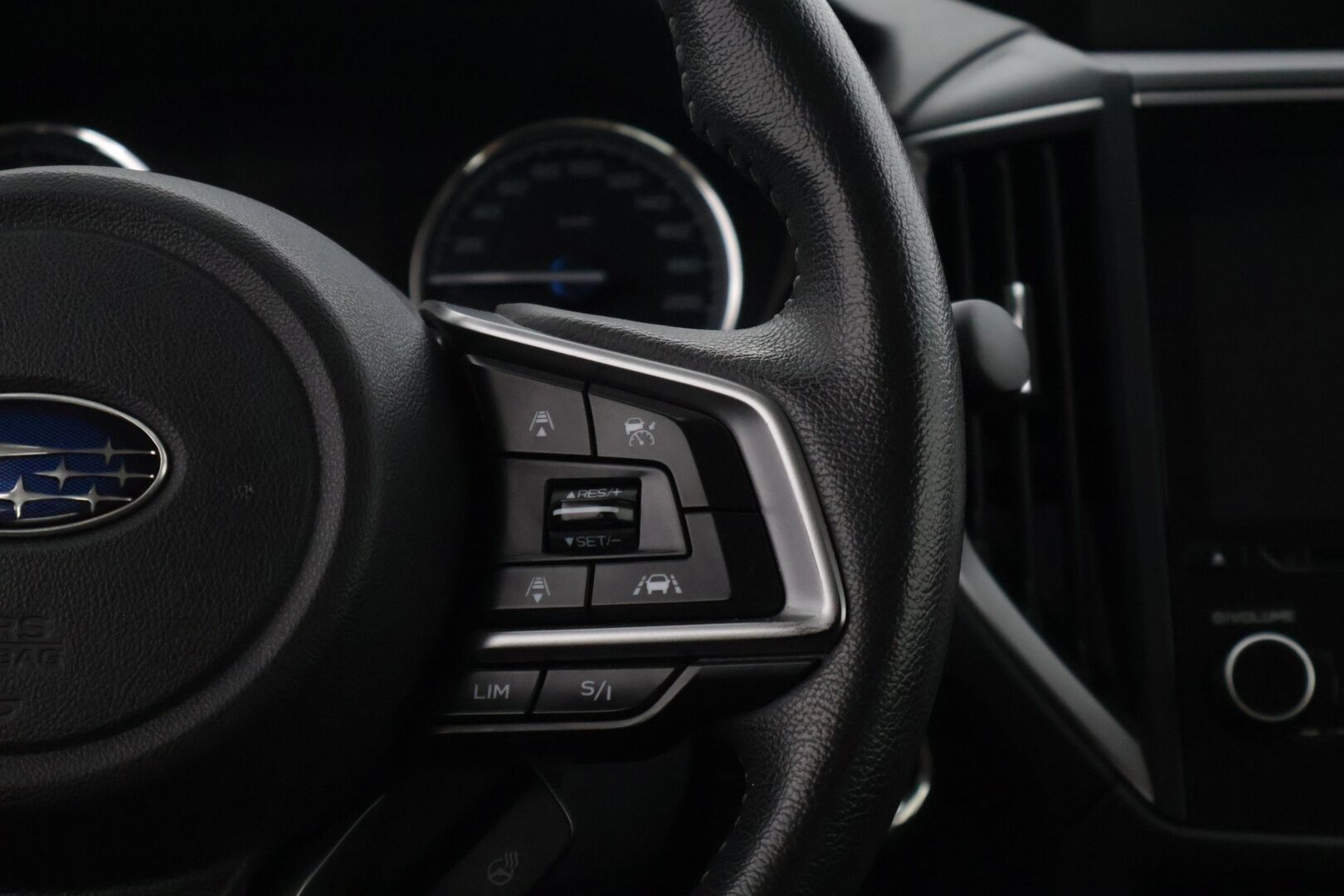 Subaru Forester 2020 2,0i e-Boxer Active CVT */ Peruutuskamera / Acc / Srvd / Apple Carplay / Suomi-auto / Lohko /* - Upea väri / Suomi-auto / Lohkolämmitin / Vetokoukku / Hyvin pidetty 