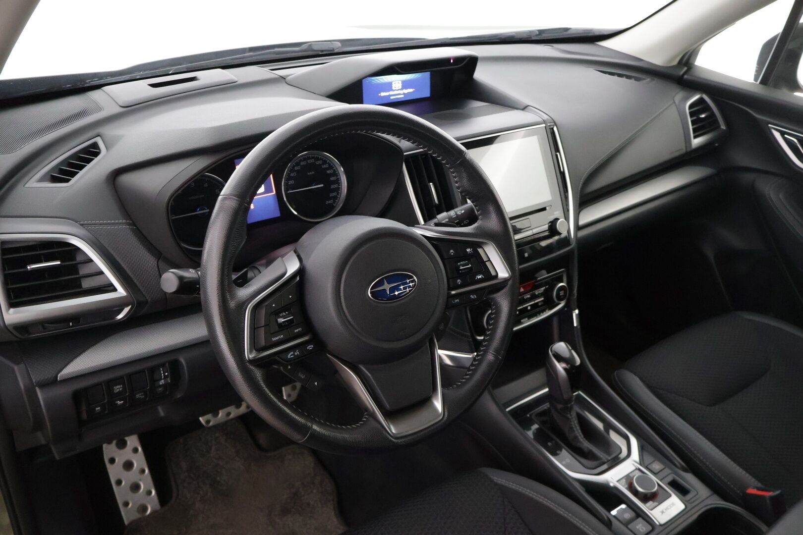 Subaru Forester 2020 2,0i e-Boxer Active CVT */ Peruutuskamera / Acc / Srvd / Apple Carplay / Suomi-auto / Lohko /* - Upea väri / Suomi-auto / Lohkolämmitin / Vetokoukku / Hyvin pidetty 