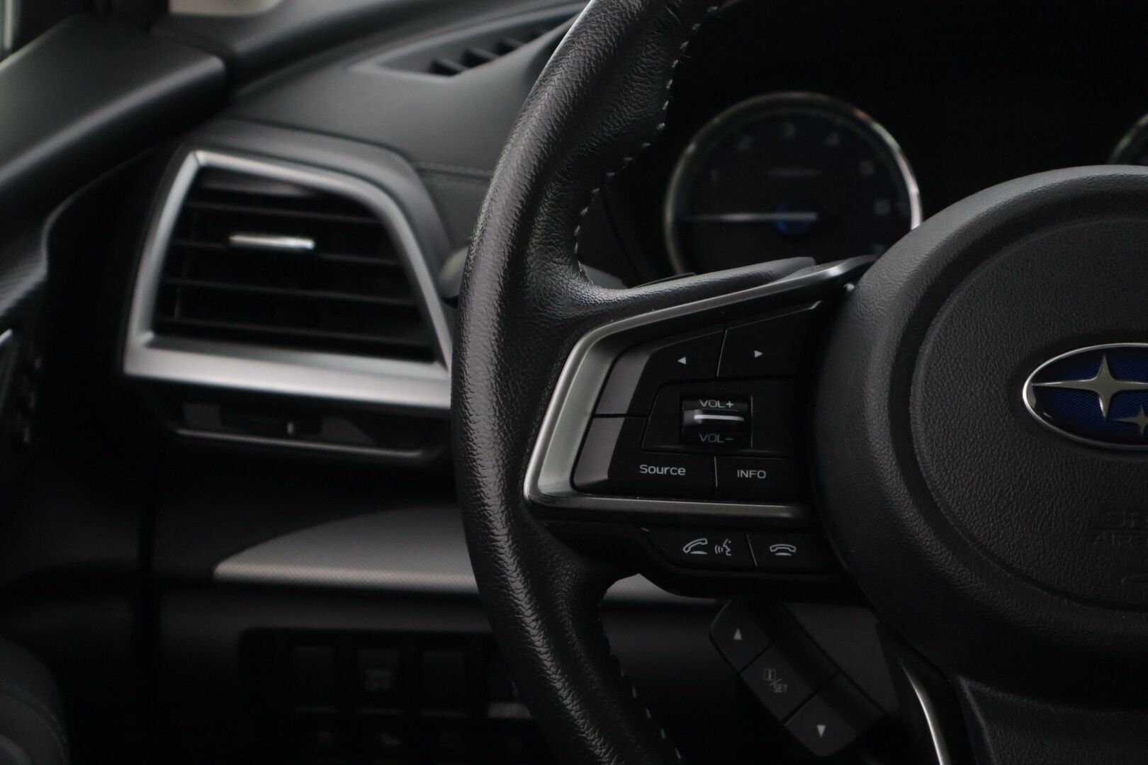 Subaru Forester 2020 2,0i e-Boxer Active CVT */ Peruutuskamera / Acc / Srvd / Apple Carplay / Suomi-auto / Lohko /* - Upea väri / Suomi-auto / Lohkolämmitin / Vetokoukku / Hyvin pidetty 