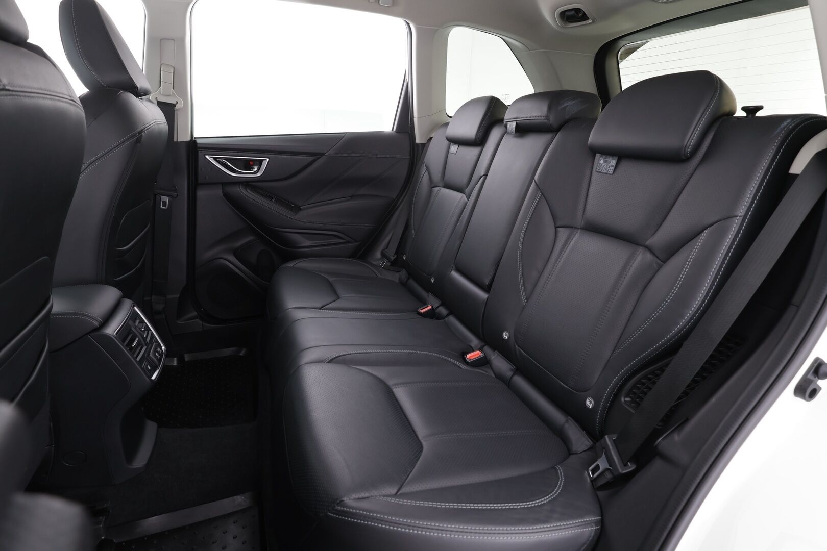 Subaru Forester 2020 2,0i e-Boxer Ridge CVT * Koukku / ACC / P.Kamera / LED / Muistipenkki / Navi / Kaistavahti / Keyless * - Suomi-auto / Kahdet renkaat / Merkkihuollot